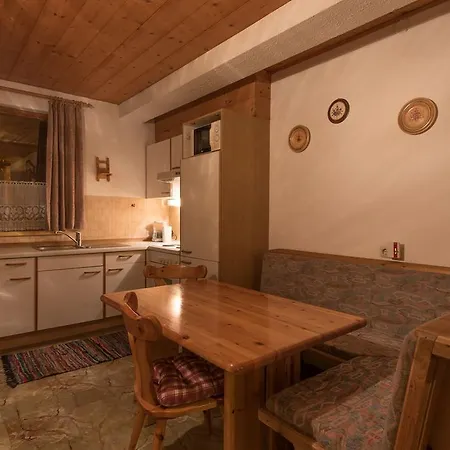 Gasthof Zur Traube Pettneu am Arlberg Exterior photo